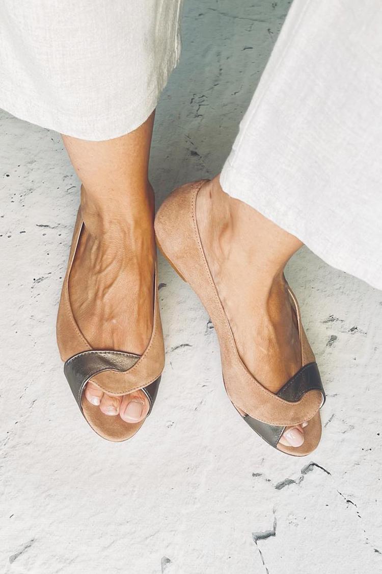 Bridget – Peep-Toe Twisted Band Sandals