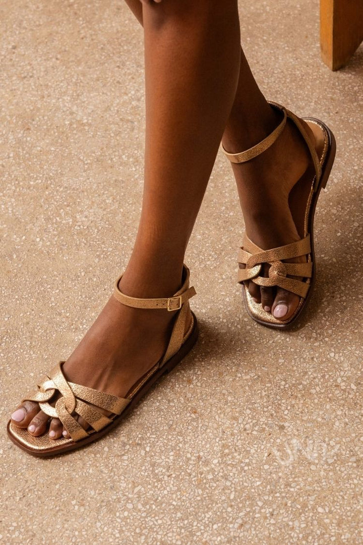 Winifred – Casual Flat Solid Ankle Buckle Strappy Sandals