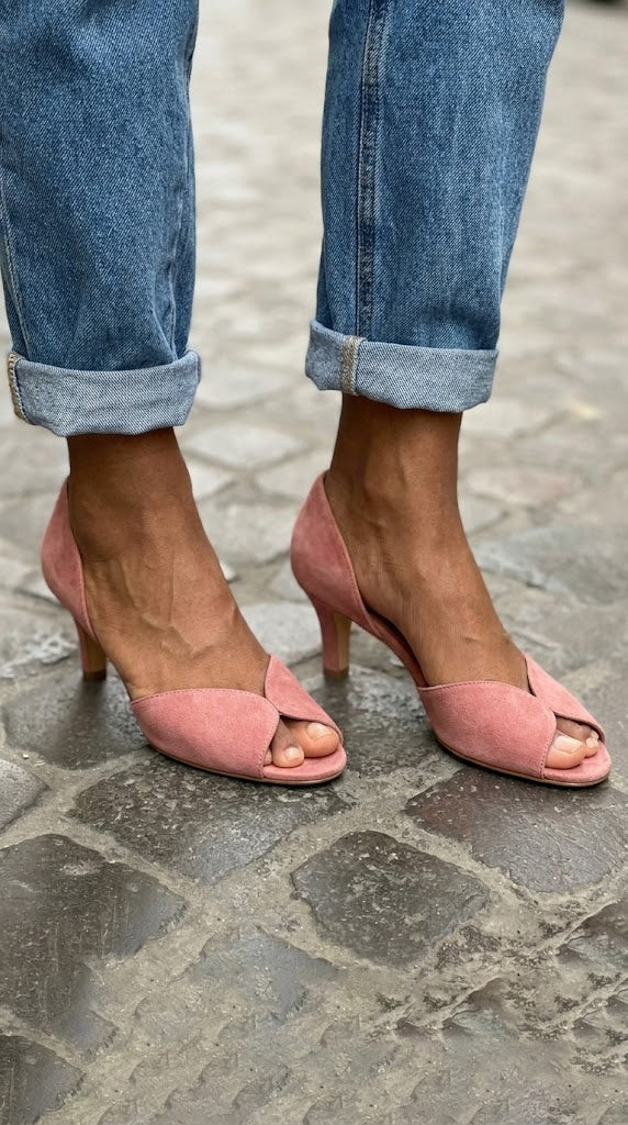 Vienna – Kitten Peep-Toe d'Orsay Suede Heels