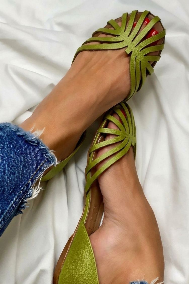 Delia | Cut-Out Round-Toe Solid Sandals