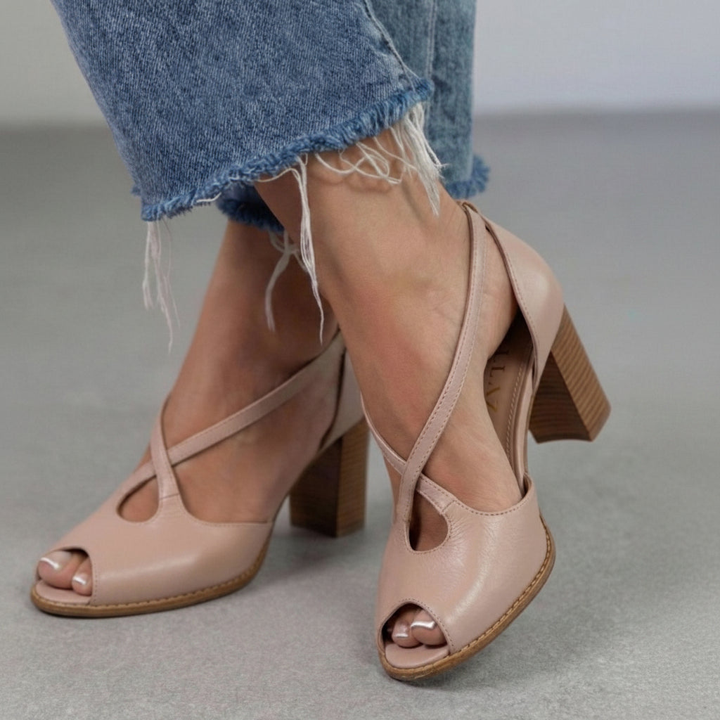 Gwendolyn – Elegant Open-Toe Crossover Strap Block Sandals