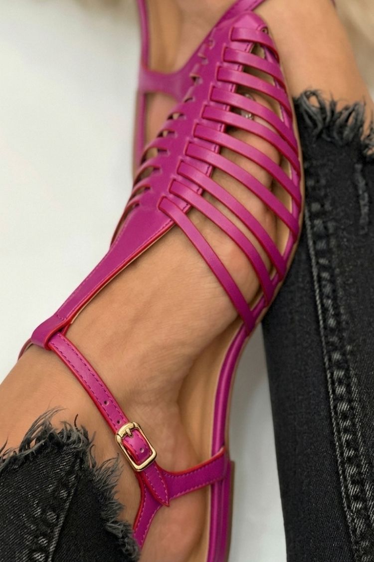Cornelia | Cut-Out Essential Casual Pointed-Toe T-Strap Sandals