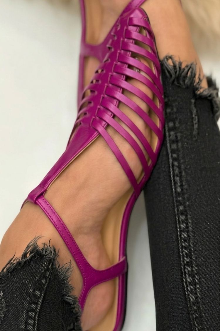 Cornelia | Cut-Out Essential Casual Pointed-Toe T-Strap Sandals