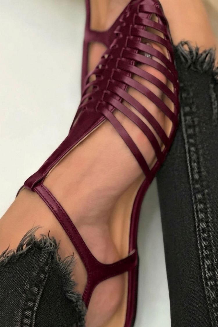 Cornelia | Cut-Out Essential Casual Pointed-Toe T-Strap Sandals