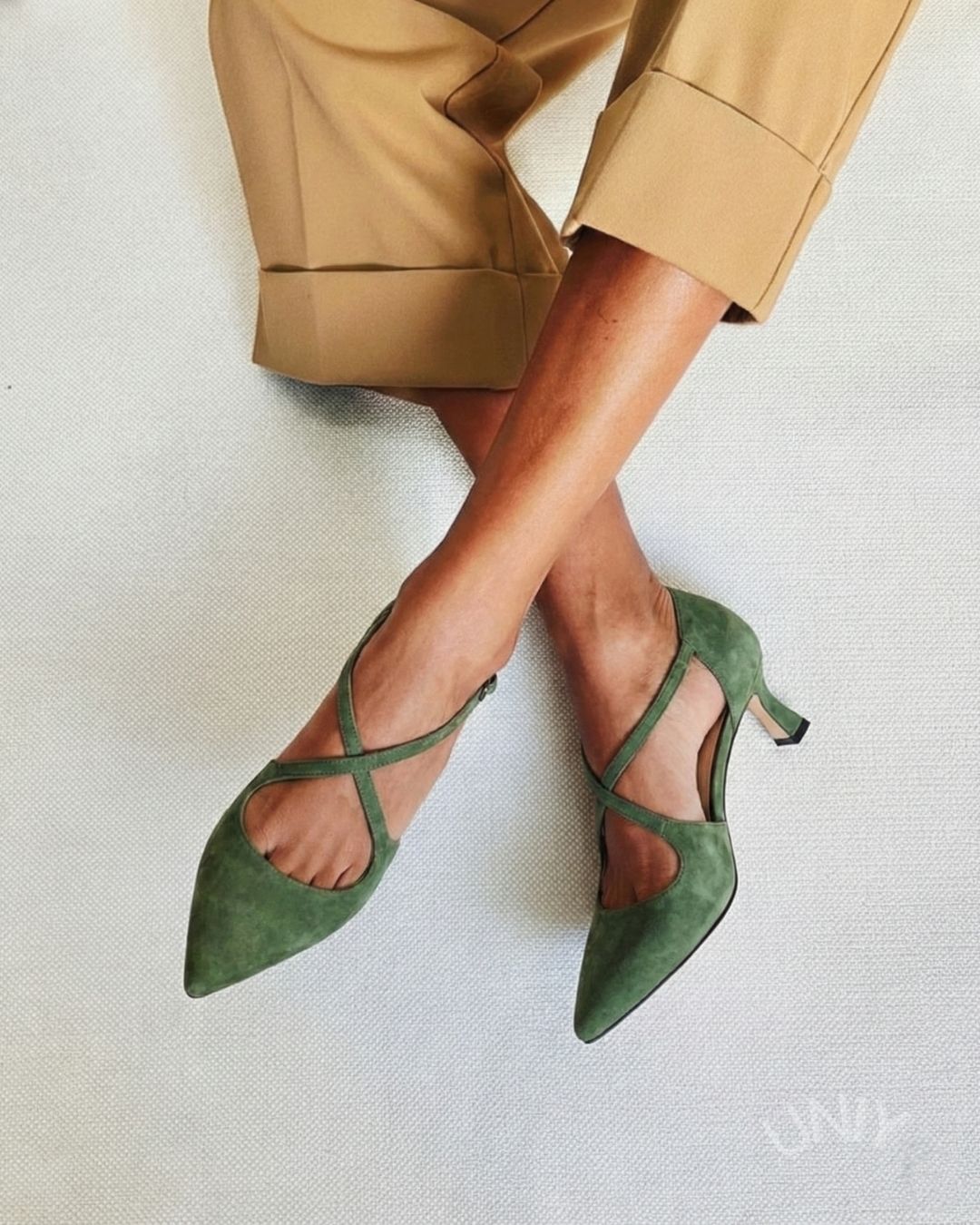 Olivia – Pointed-Toe Crossover Strap Strappy Pumps